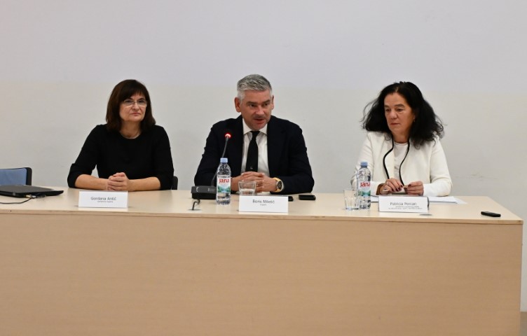 Župan Miletić održao radni sastanak s ravnateljima osnovnih i srednjih škola čiji je osnivač Istarska županija